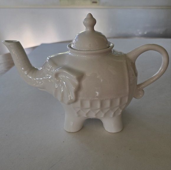 🐘 White Elephant Tea Pot - Picture 7 of 8